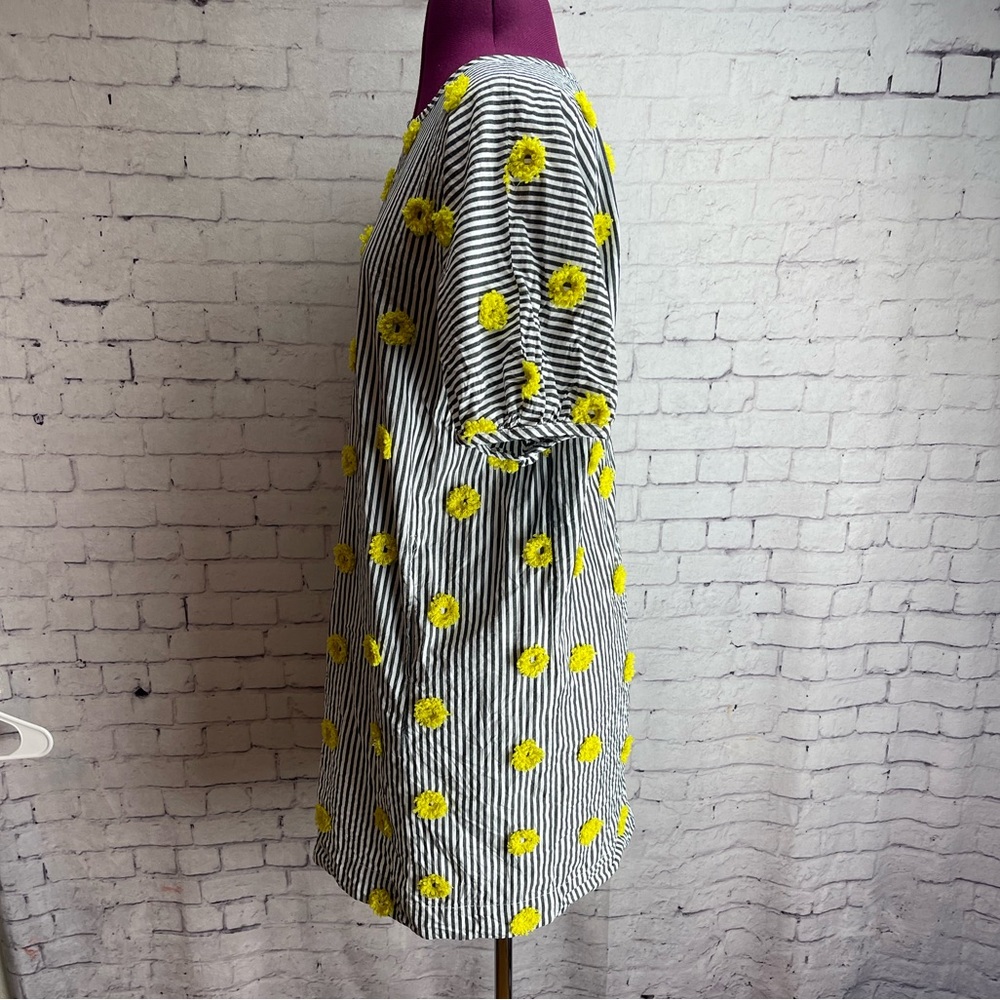 Uncle Frank size XS gray and white striped shift dress with yellow design - Picture 3 of 6